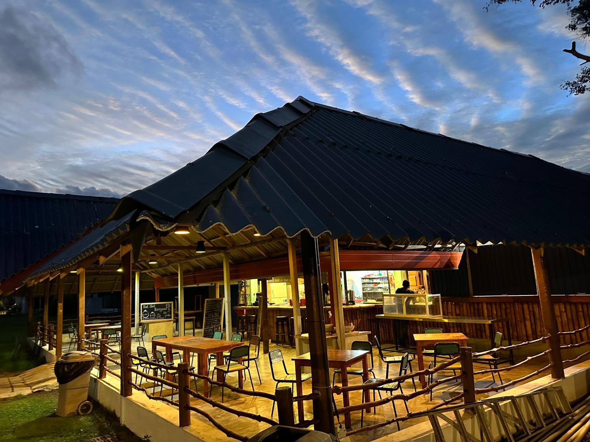 Amaluna Resorts Негомбо Экстерьер фото
