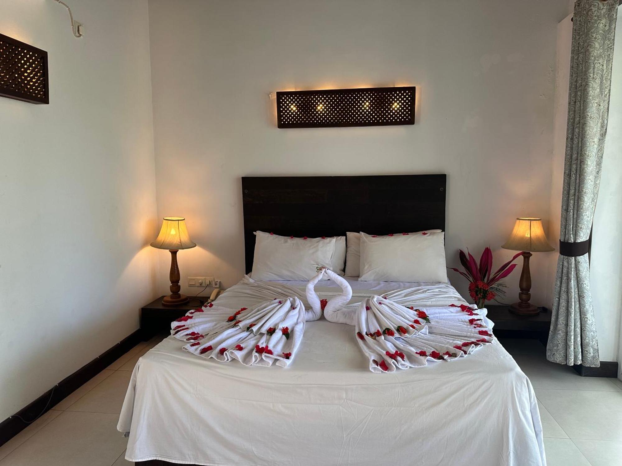 Amaluna Resorts Негомбо Экстерьер фото